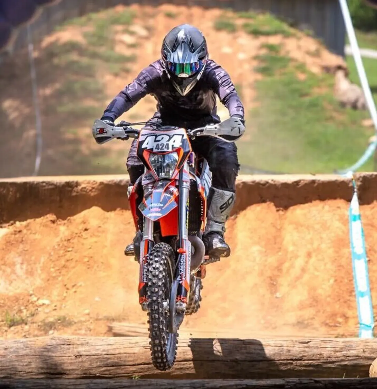 Sam airborne on his #424 dirt bike at the Red Bull Tennessee Knockout